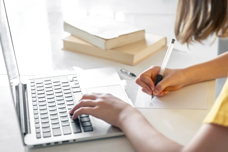 attivit&agrave;-di-scrittura-per-le-lingue-scrivere-temi-e-saggi